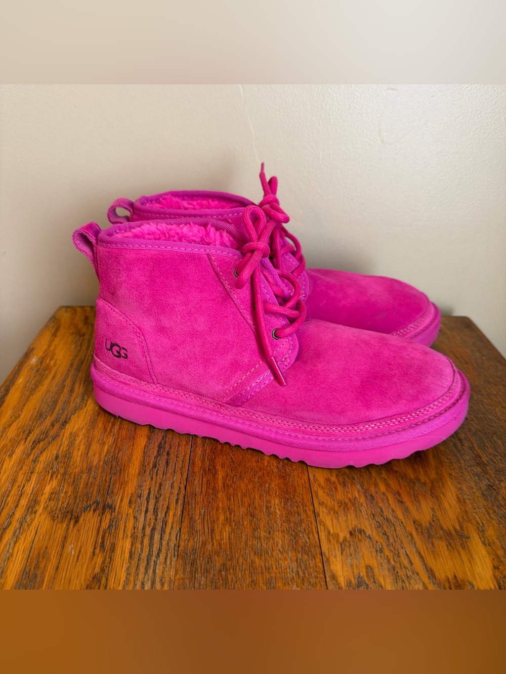 UGG 1017320K NEUMEL Mid Top Casual Boots Hot Pink Suede Mens 6 Women’s 8